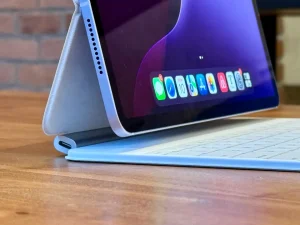 Apple iPad 2025 Tablet Biasa atau Pengganti Laptop Sungguhan